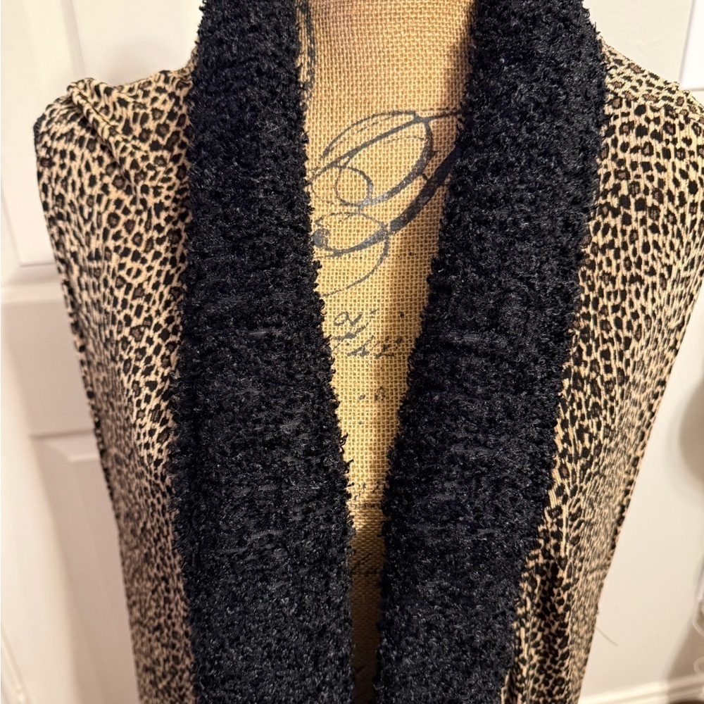 Woman’s leopard with fur size medium/large cardigan - Picture 3 of 4